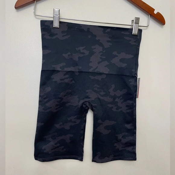 NWT SPANX|| Look At Me Now Bike Shorts Black Camo,Size Medium - Picture 1 of 6